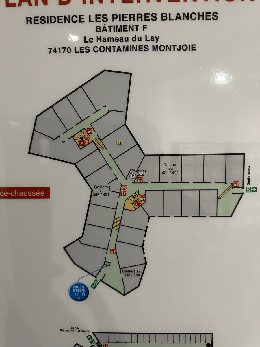 Plan du RDC du Bâtiment F — Résidence Les Pierres Blanches, casiers ski, escaliers et sorties